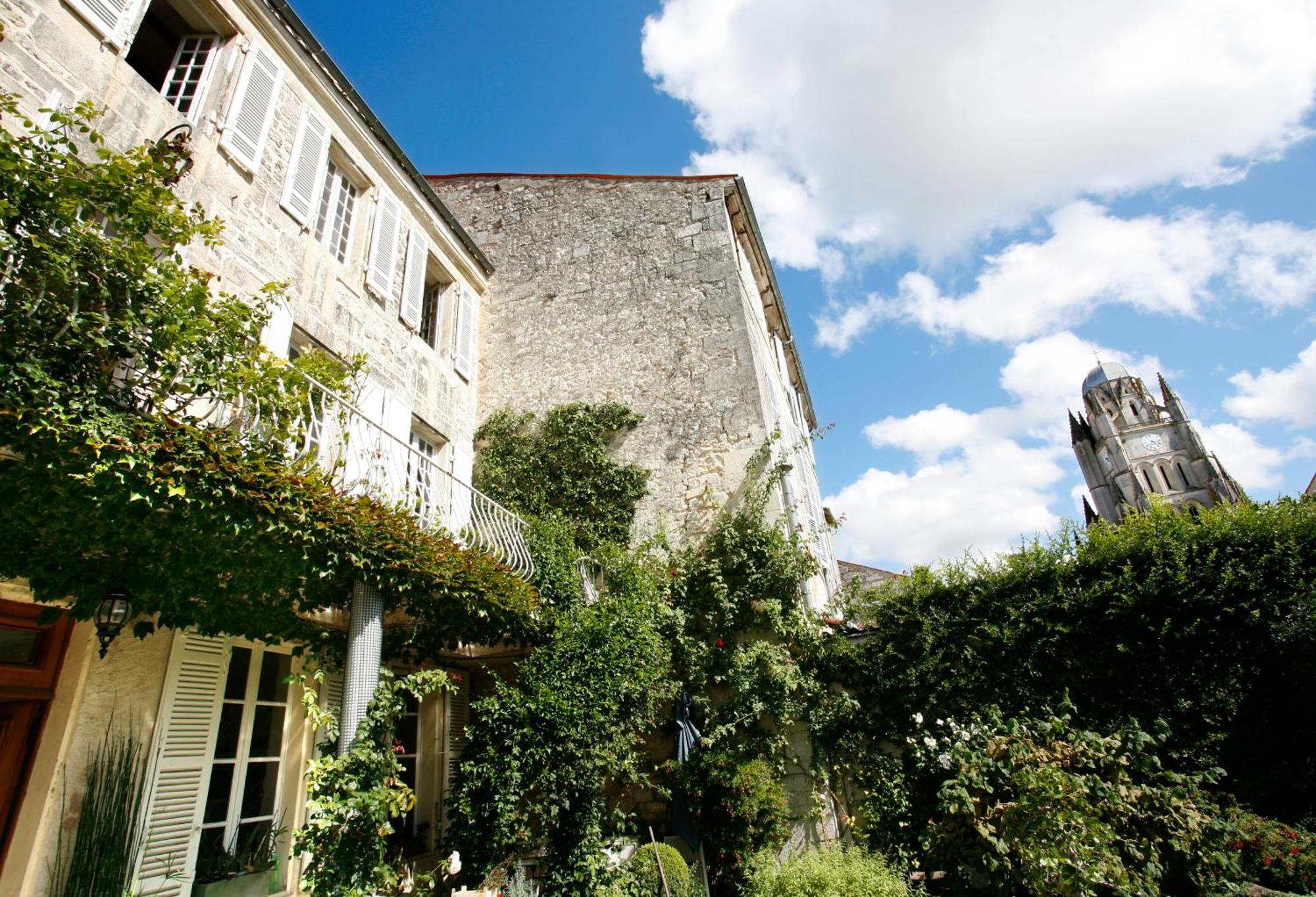 La Porte Rouge - The Red Door Inn Saintes Exterior foto